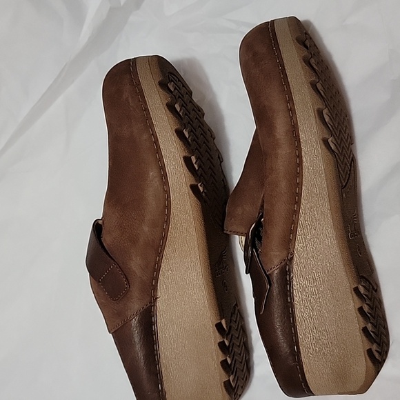 New Dansko Caia Nubuck Leather Platform Wedge Buckle Clogs Mules - Picture 6 of 8